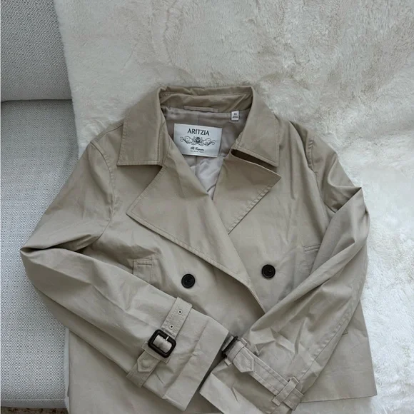 Aritzia short trench - Picture 1 of 4